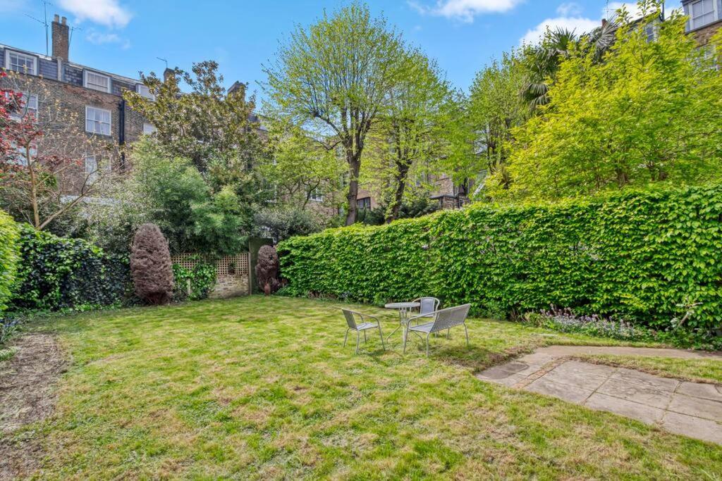 Spacious 3 Bed Apt- Earls Court Appartement Londen