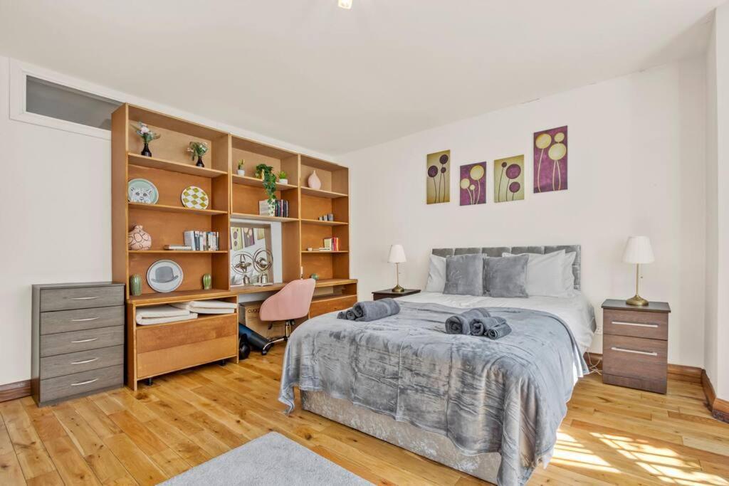 Spacious 3 Bed Apt- Earls Court Appartement